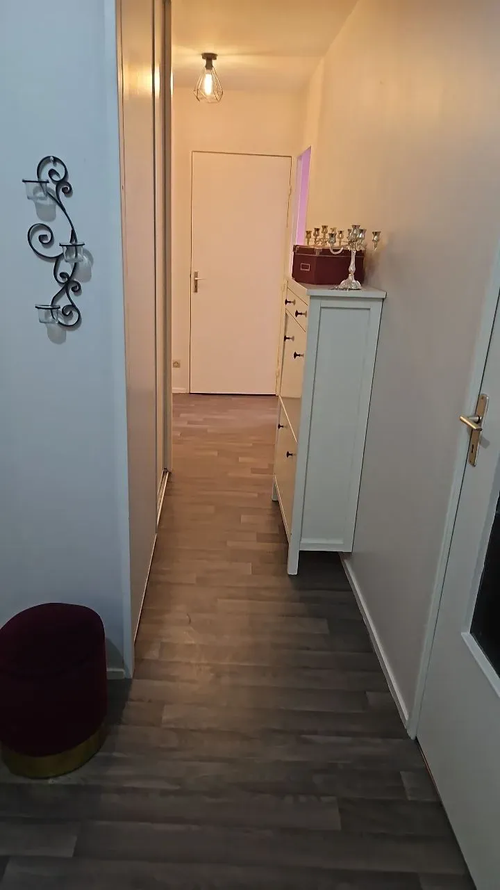 Chambre meublée en location de 22 mètres carrés à louer, proche transports à lyon6. — image 5 sur 8
