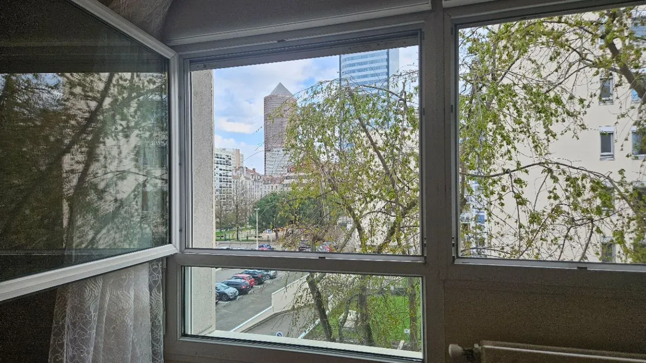 Chambre meublée en location de 22 mètres carrés à louer, proche transports à lyon6. — image 8 sur 8