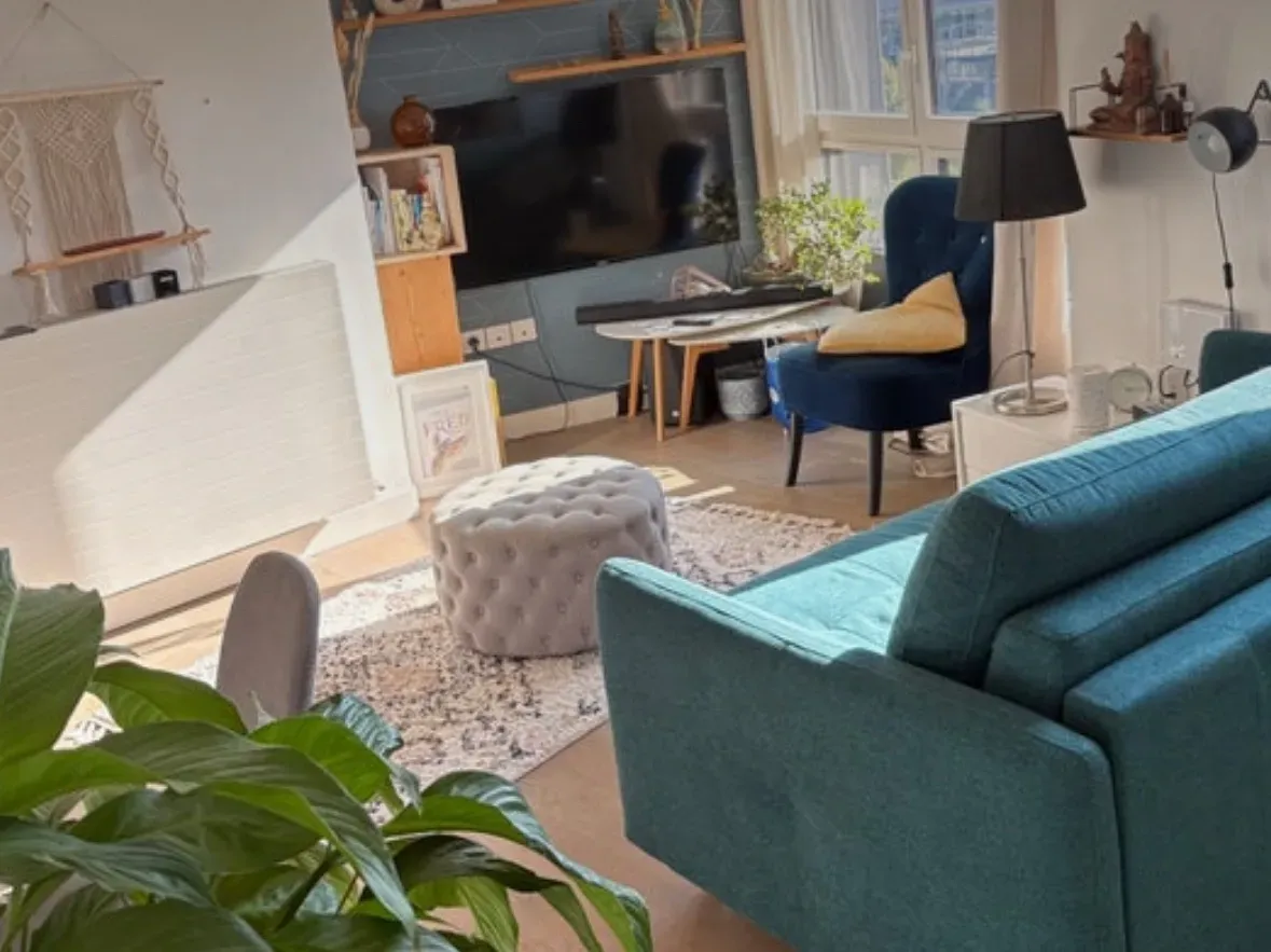 Chambre, avec vue sur le balcon, dans un appartement récent, attenant au parc, Martin lutherKing 17e