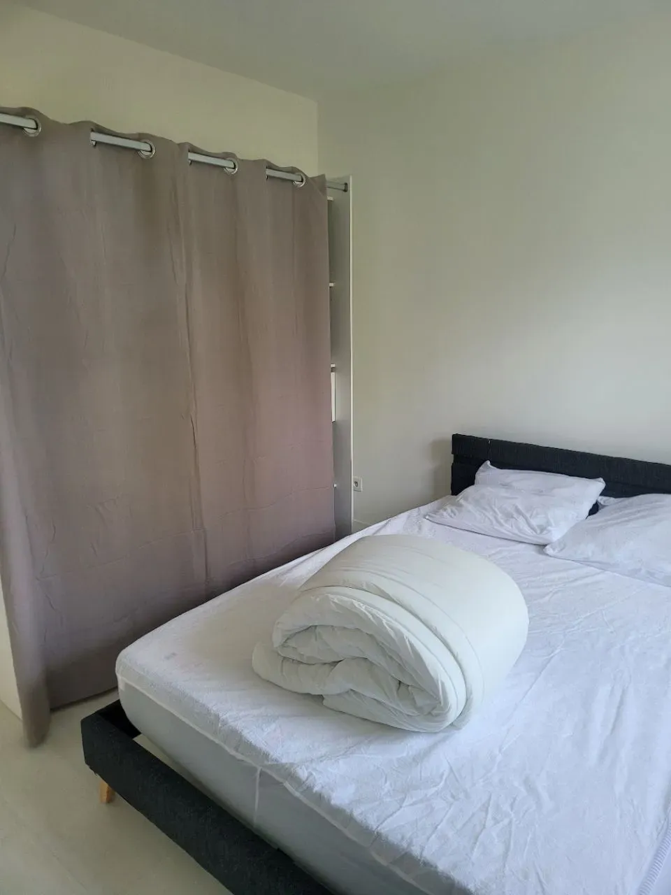 Chambre dispo coloc en maison avec jardin face tram, chambre avec salle de douche privee — image 7 sur 7