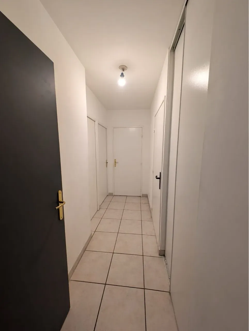 Chambre disponible 12’5m2 dans appartement lumineux de 80m2 avec une grande terrase et un balcon.  — image 3 sur 10