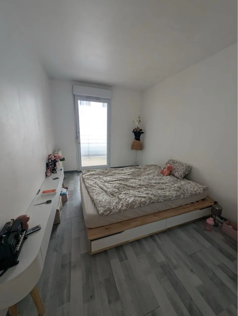 Chambre disponible 12’5m2 dans appartement lumineux de 80m2 avec une grande terrase et un balcon.  — image 6 sur 10