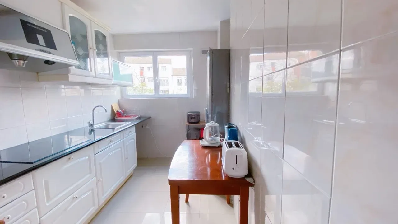 Jolie chambre meublée dans une colocation calme entre femmes – Paris 19e — image 5 sur 6