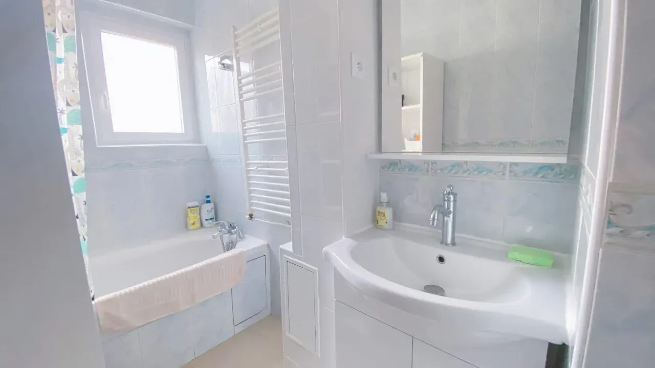Jolie chambre meublée dans une colocation calme entre femmes – Paris 19e — image 6 sur 6