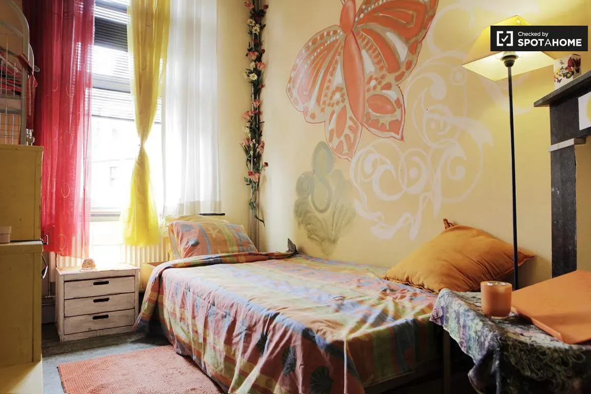 Chambre dans colocation papillon — image 2 sur 6