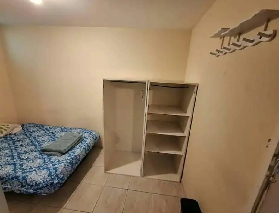 Une petite chambre. — image 13 of 15
