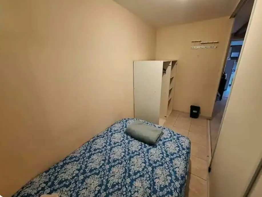 Une petite chambre. — image 15 of 15