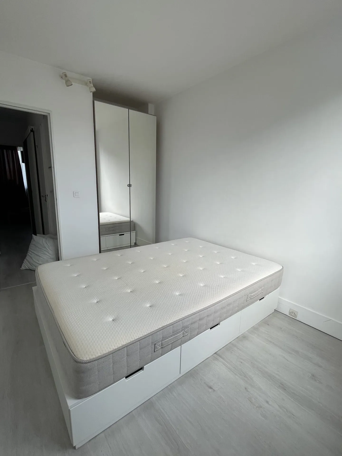 Colocation au Raincy – 1 min du RER E – Chambre disponible dans appartement lumineux de 70m2 — image 6 sur 8