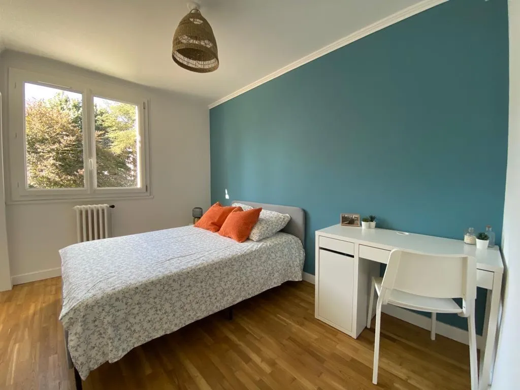 Appartement très lumineux et spacieux de 4 chambres à 2 pas d’une station de métro  — image 2 sur 6