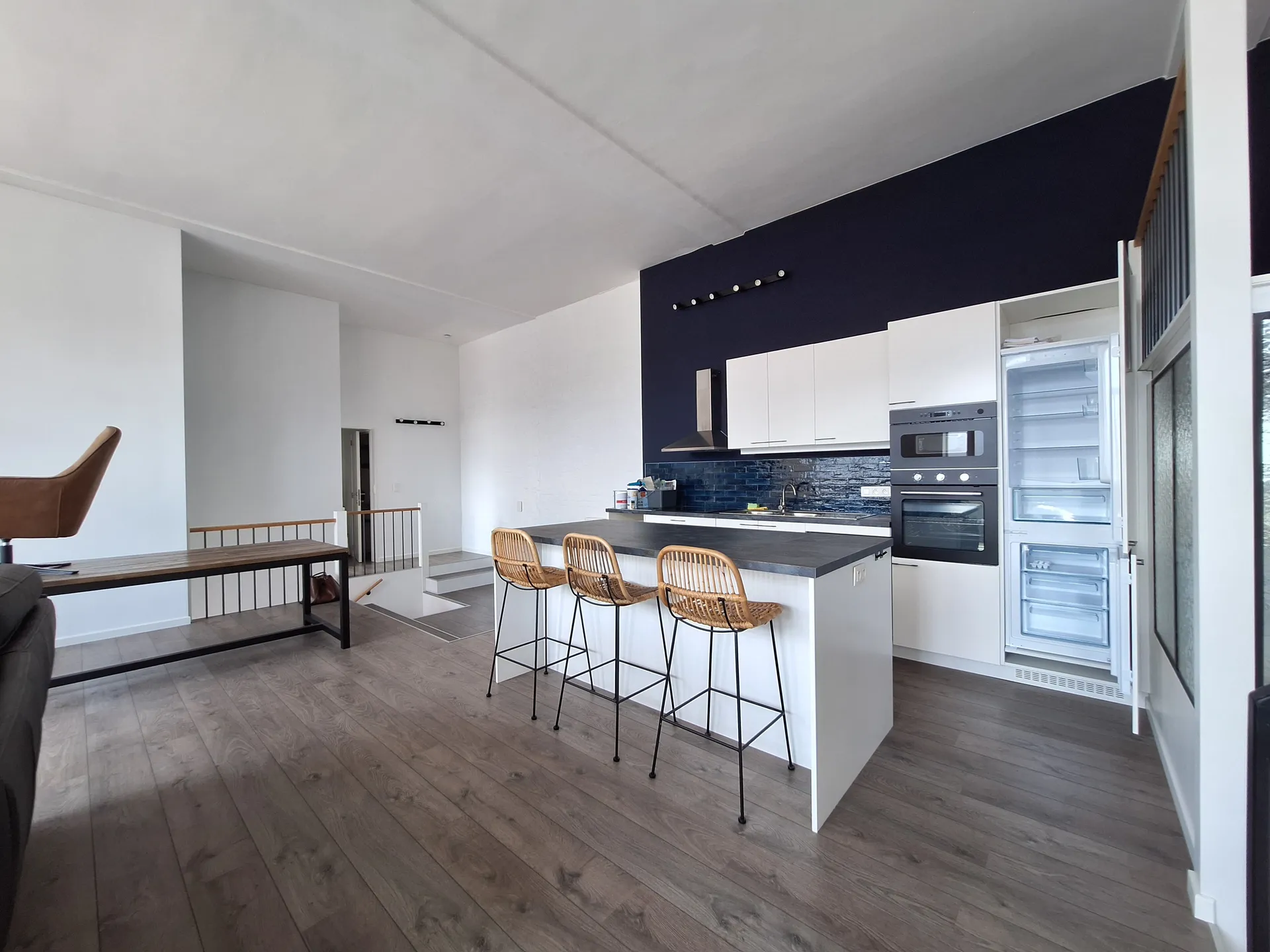 Colocation grand loft en communauté juste à  côté de la gare, très peu présent. — image 2 of 8
