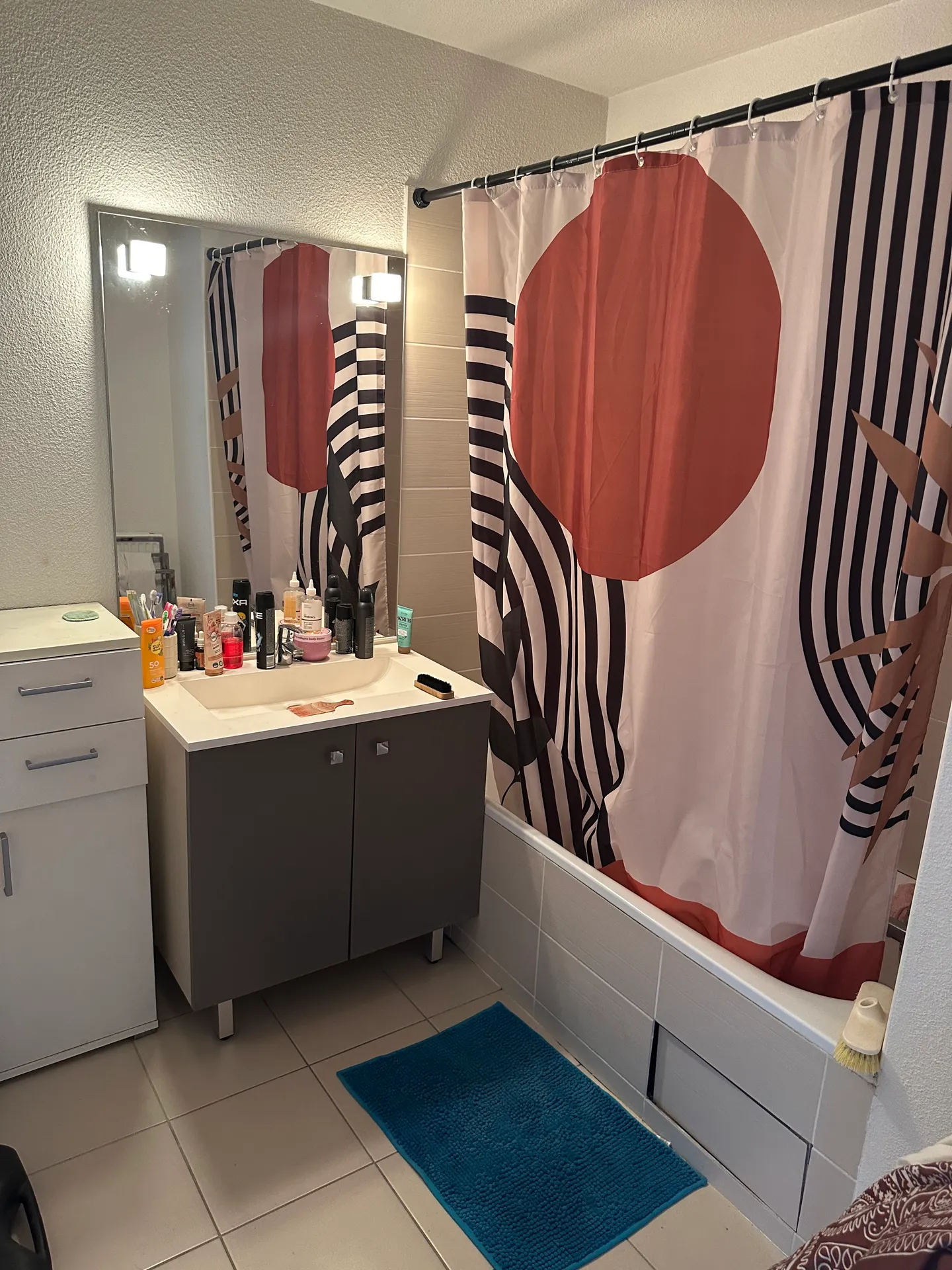 Chambre moderne, lumineuse et bien aérée à louer chez un particulier, située à seulement 20 minutes  — image 4 of 7