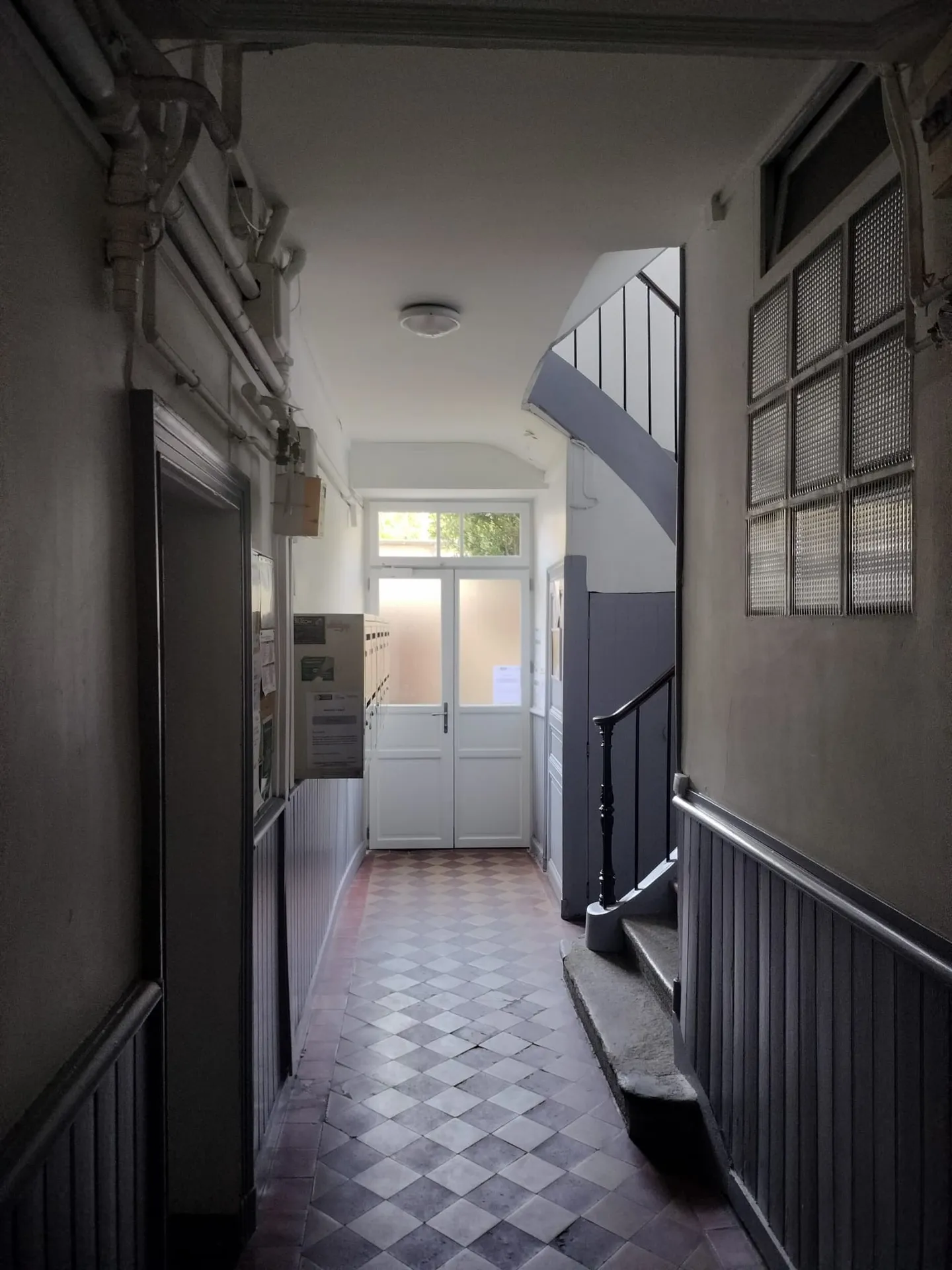 Appartement en colocation avec un étudiant STAPS en centre ville de Nantes, 45 m2. — image 2 of 8
