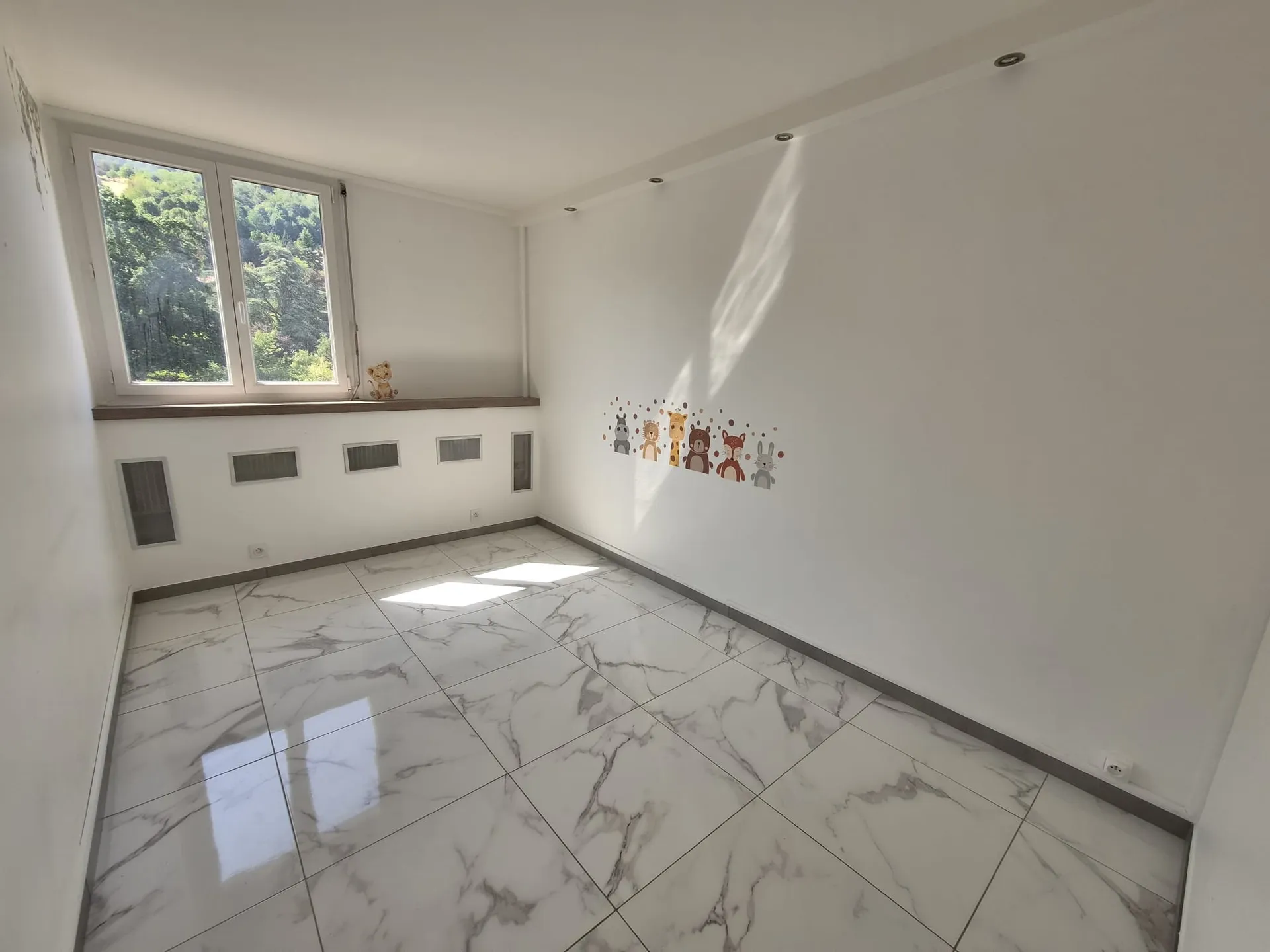 COLOCATION MEUBLÉE – 3 CHAMBRES DISPONIBLES SAINT ÉTIENNE — image 5 sur 10