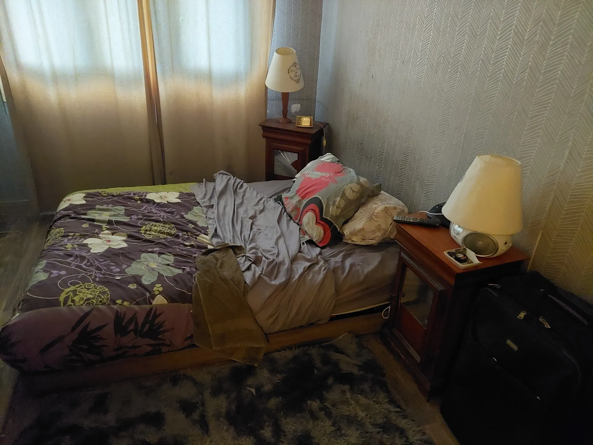 Chambre meublé avec tv