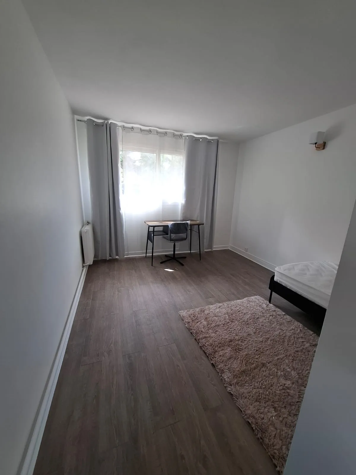 Chambre de 12m2 dans une maison agréable a partager entre filles. — image 6 of 6
