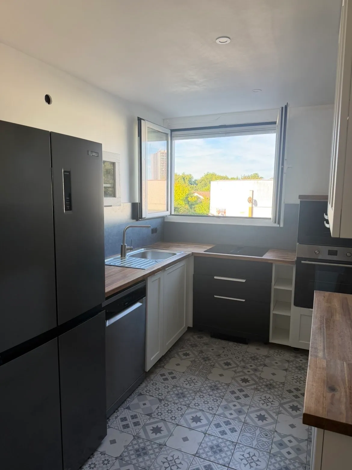 Pessac Saige – 2 chambres 10m² – 700€ CC – tout inclus – appartement rénové — image 2 sur 4