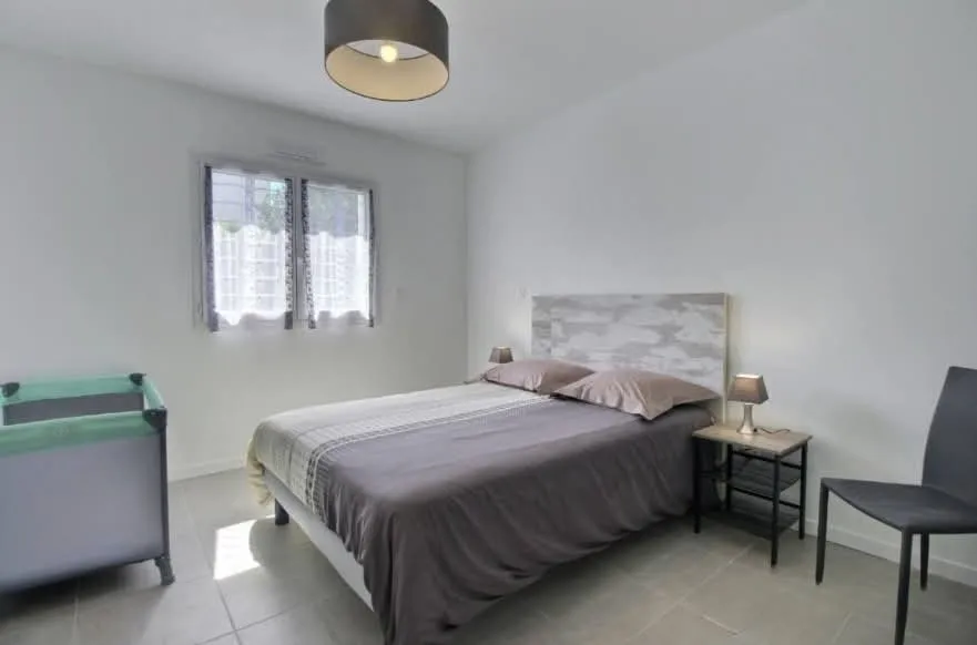 Chambre meublé disponible secteur rive droite au calme résidence privé  — image 2 of 5