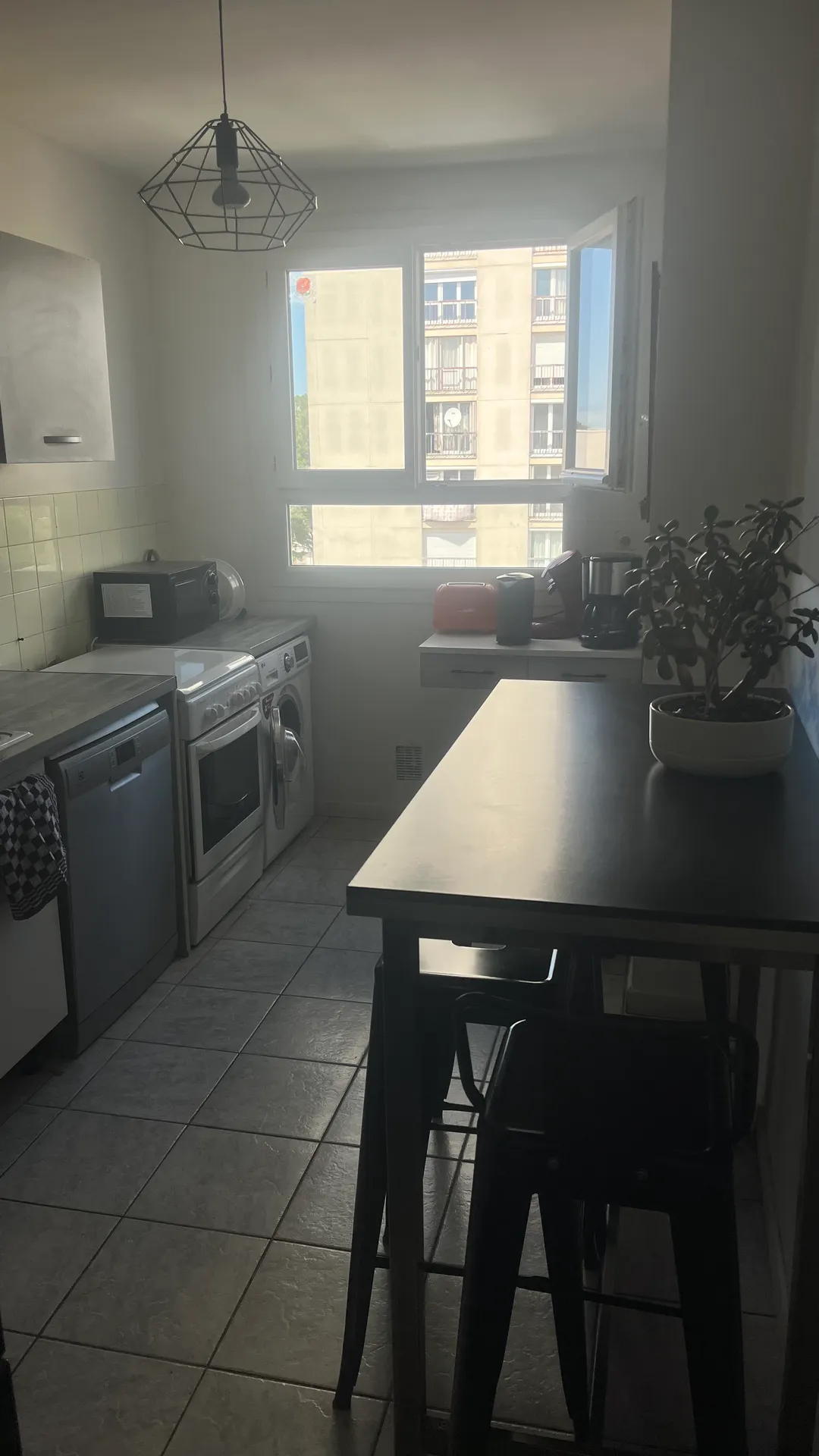 2 chambres libres dans une colocation de 4 personnes dans 94 m2 , à Bellevue au 3 eme étage  — image 5 of 15