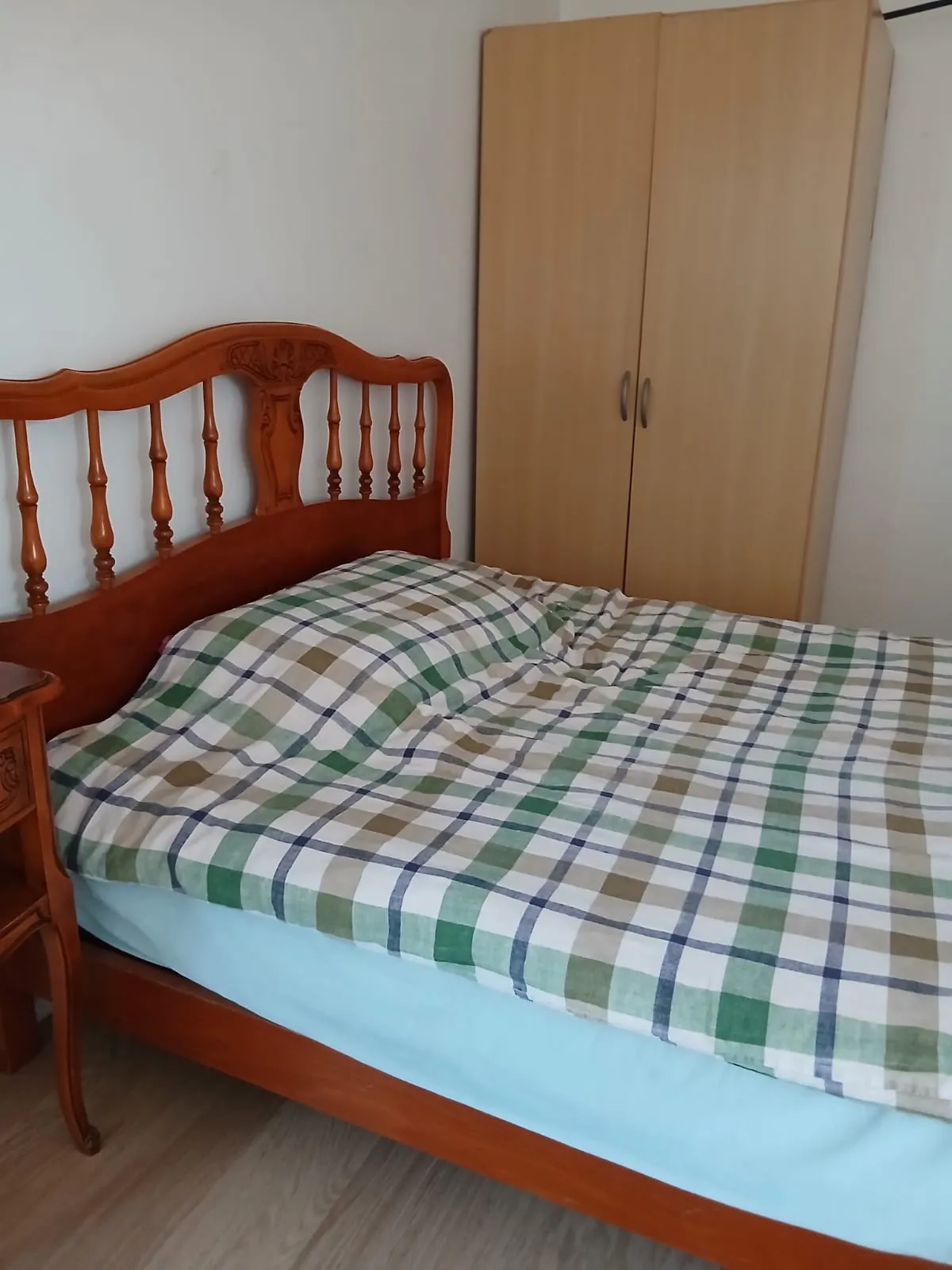 Une chambre de 15 m² est disponible à la location dans un logement calme et agréable.

 — image 2 of 3