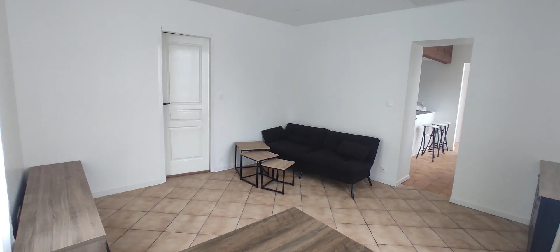 Maison entièrement rénovée et salon climatisé — image 4 of 7