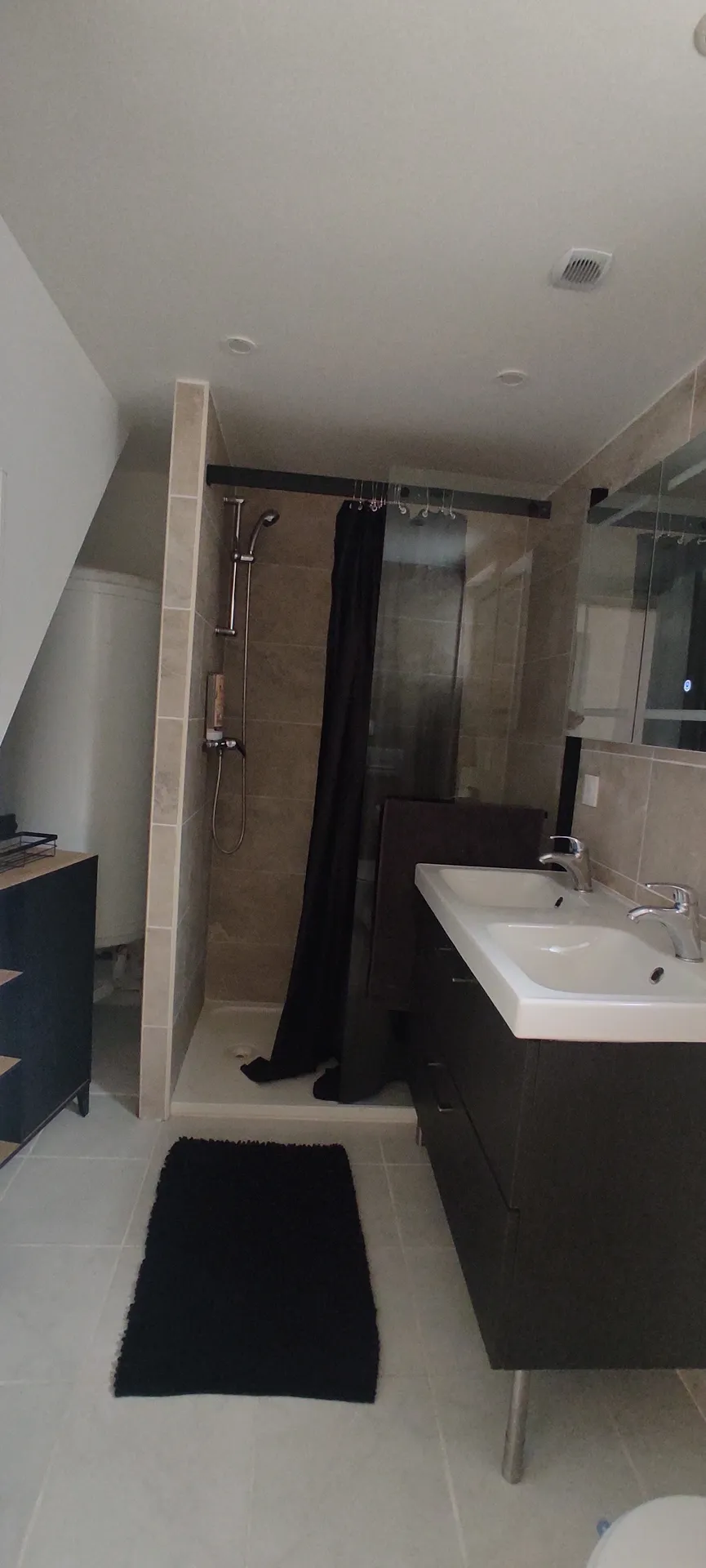 Maison entièrement rénovée et salon climatisé — image 2 of 7