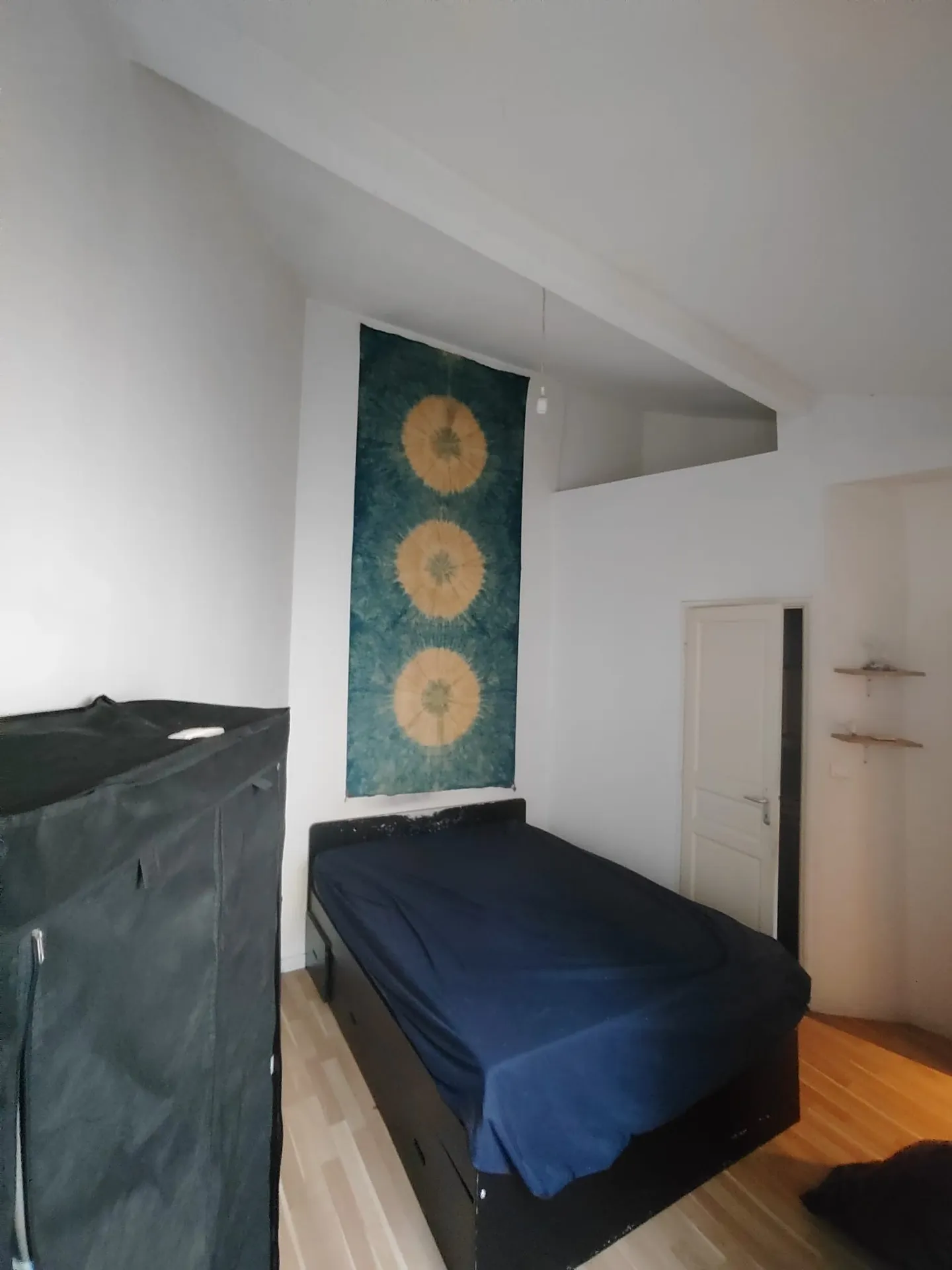 Je libère ma chambre dans notre jolie maison de Champigny mais je laisse les meubles et le barbecue! — image 4 sur 4