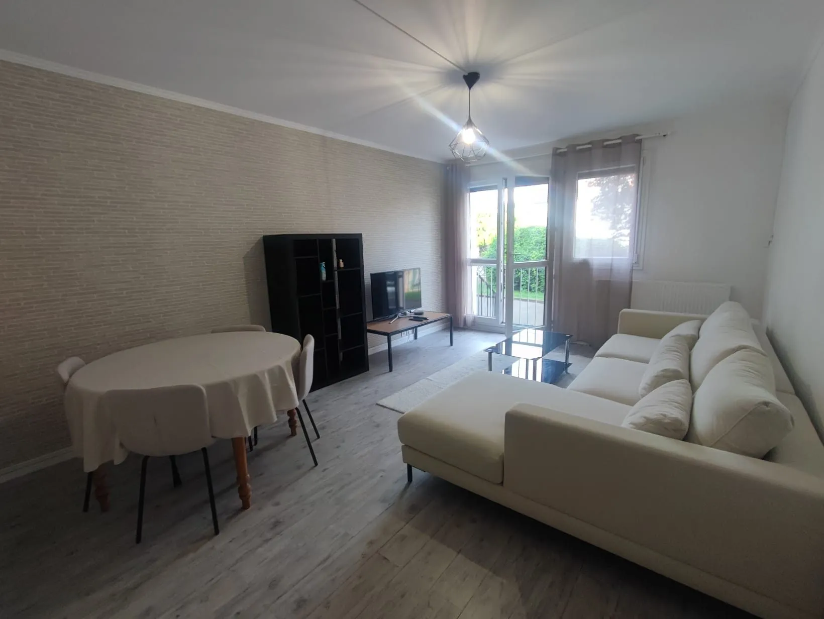 Chambre en colocation féminine proche tram T4 — image 3 sur 6