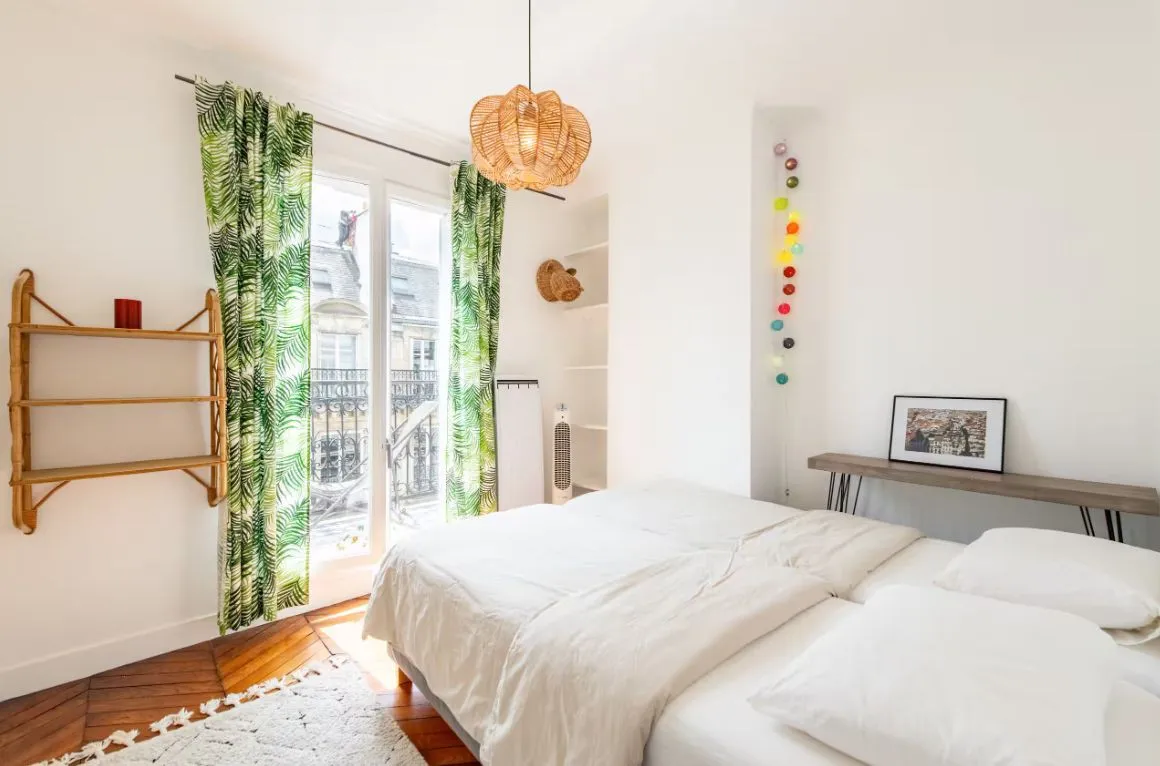 Appartement lumineux de 2 chambres au dernier étage avec vue panoramique — image 8 sur 15