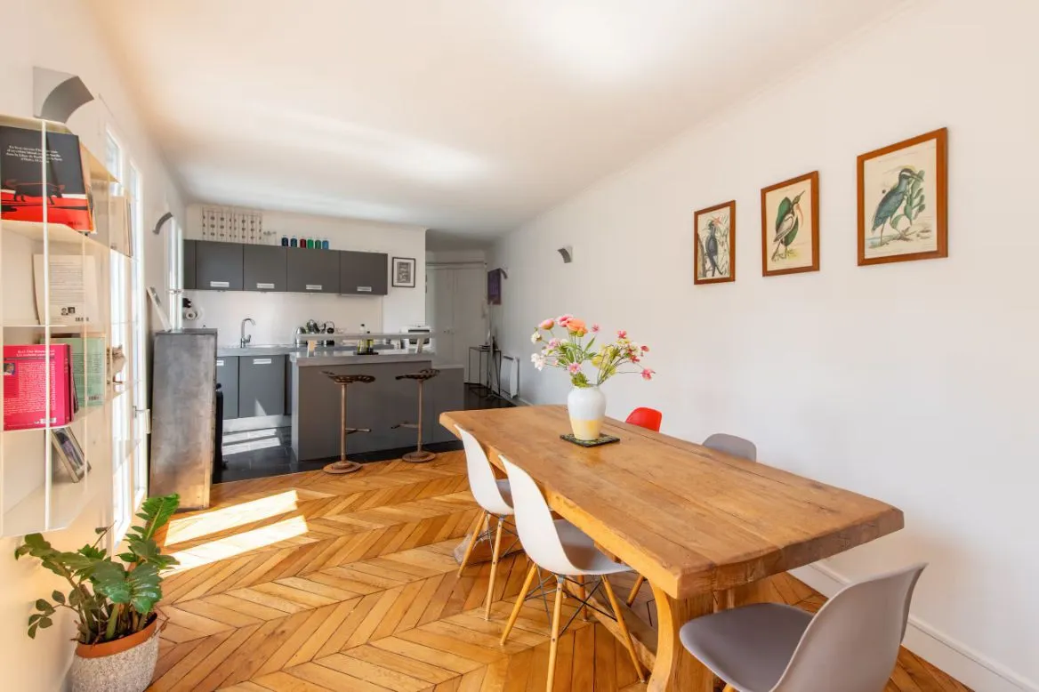 Appartement lumineux de 2 chambres au dernier étage avec vue panoramique — image 4 sur 15