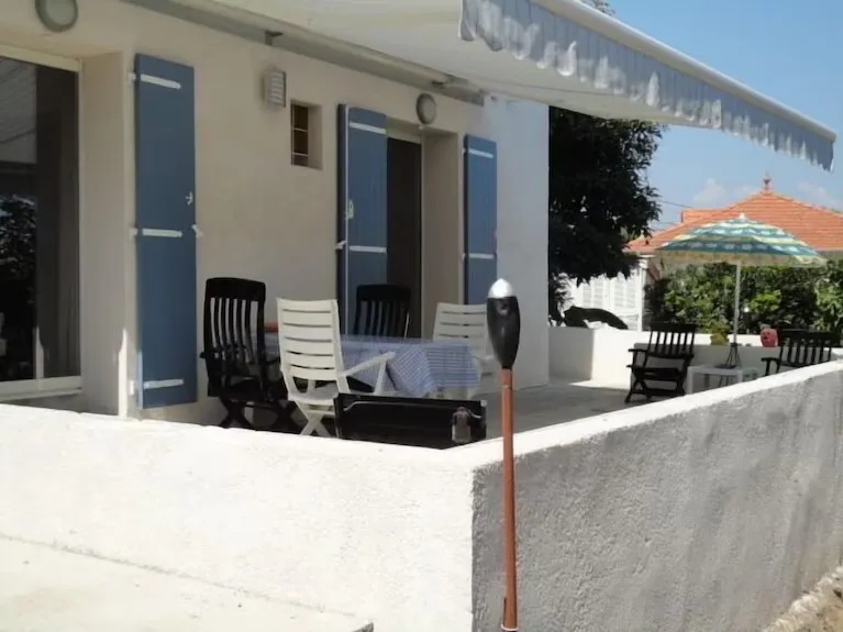 Appartement 50 M2 deux chambres calme quartier l’avale 800 de la mer joliment meublé idéal coloc.  — image 15 sur 15