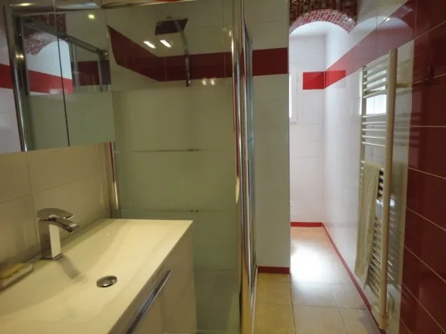 Appartement 50 M2 deux chambres calme quartier l’avale 800 de la mer joliment meublé idéal coloc.  — image 9 sur 15