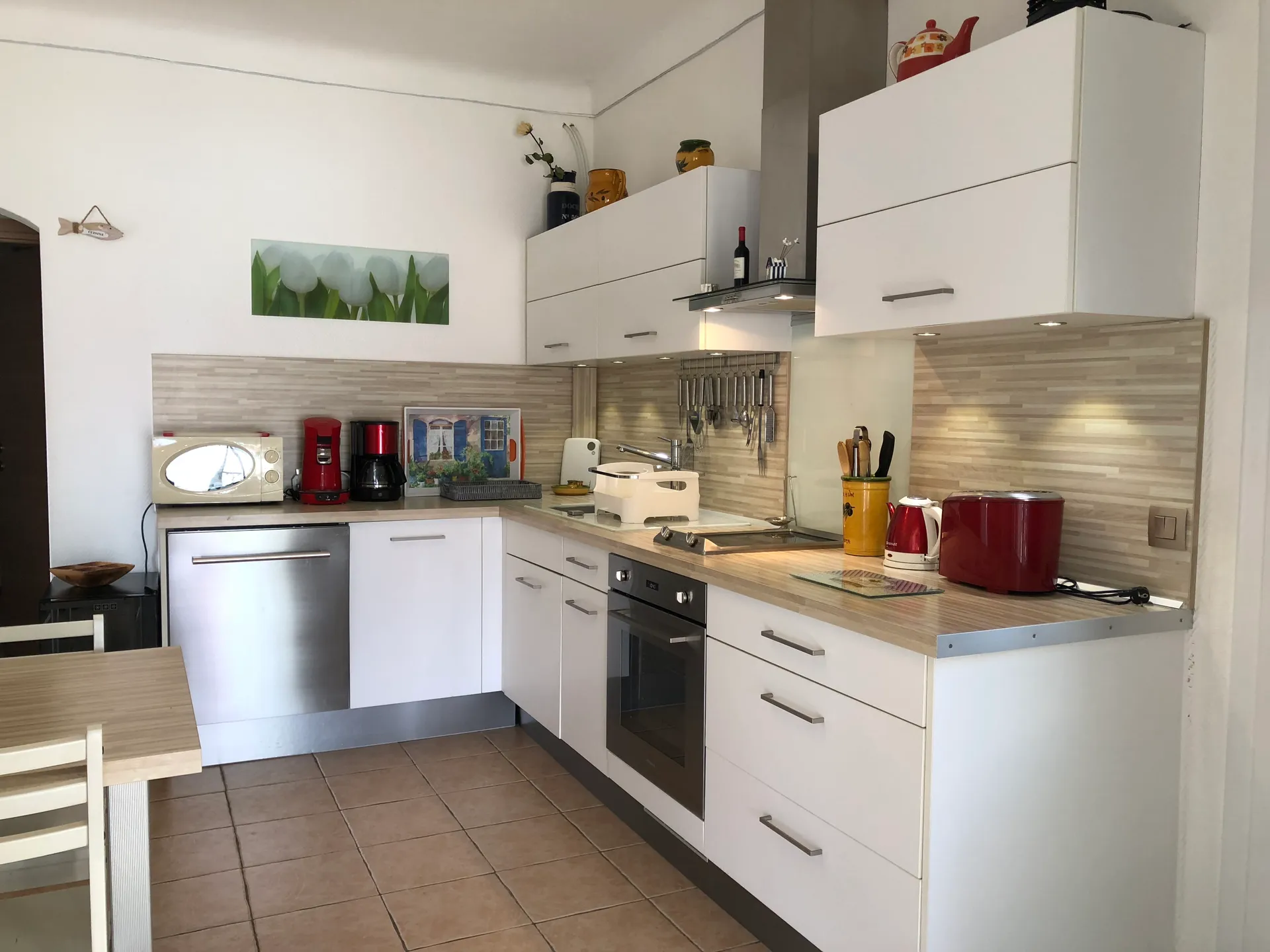 Appartement 50 M2 deux chambres calme quartier l’avale 800 de la mer joliment meublé idéal coloc.  — image 2 sur 15