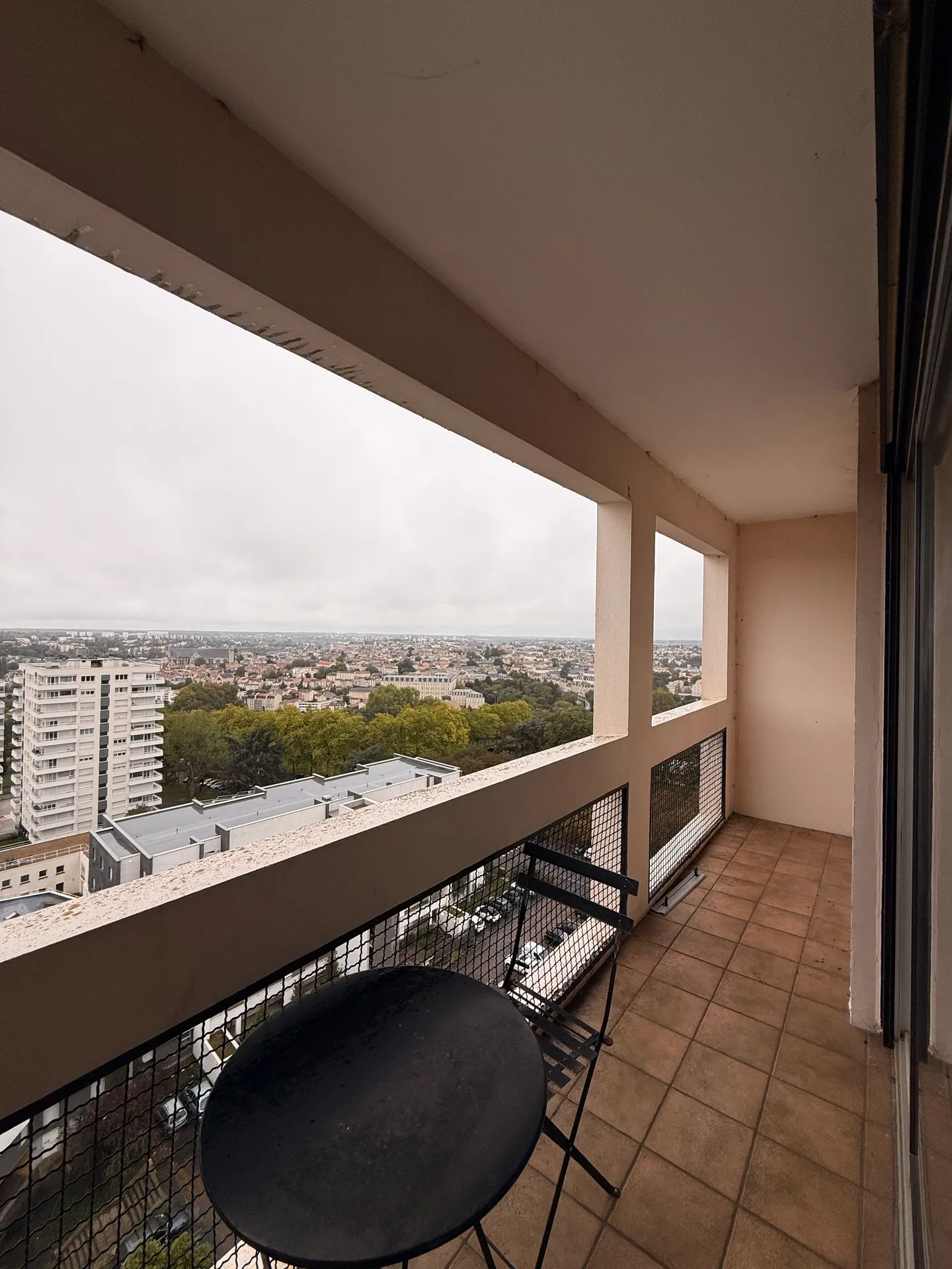Une chambre 13m2 — image 3 of 13